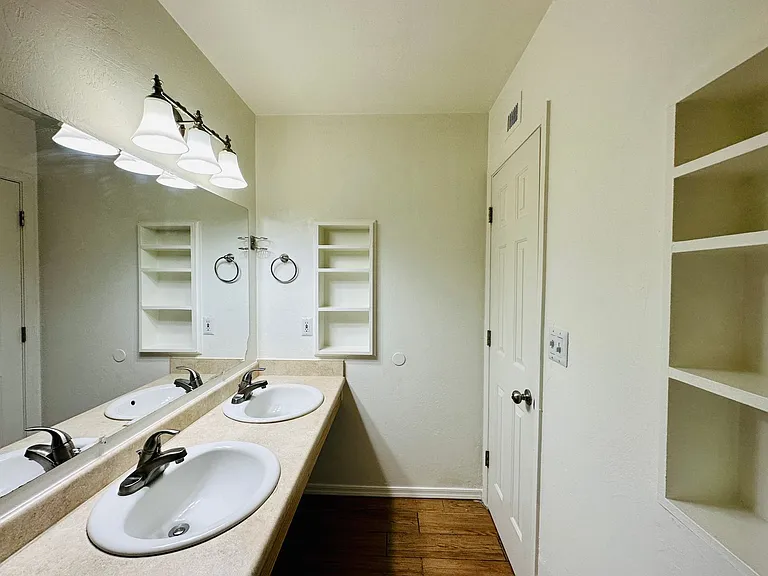 1 and 2 Bedrooms Great Location with Community Pool and Onsite Laundry! 1/2 of Mile from U of A — Photo 88