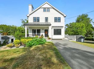 9 Hillcrest Ave, Gladstone, NJ 07934