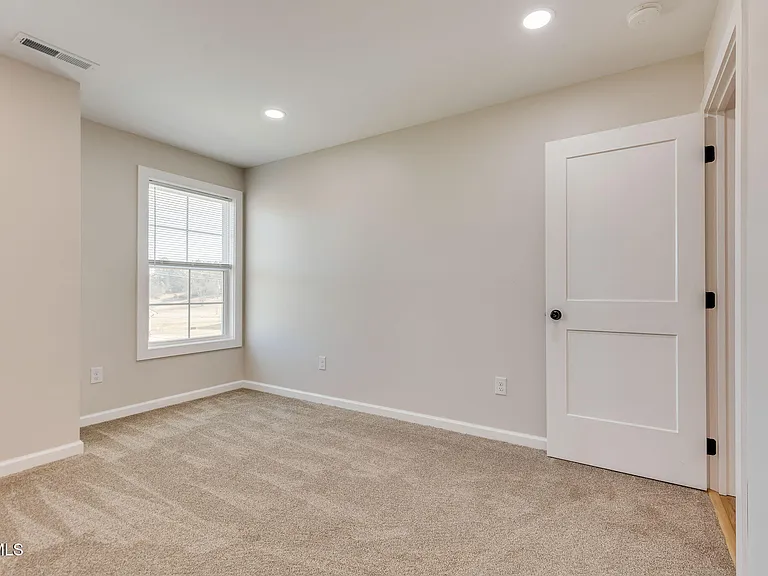 300 Robin Hood Ln — Photo 21