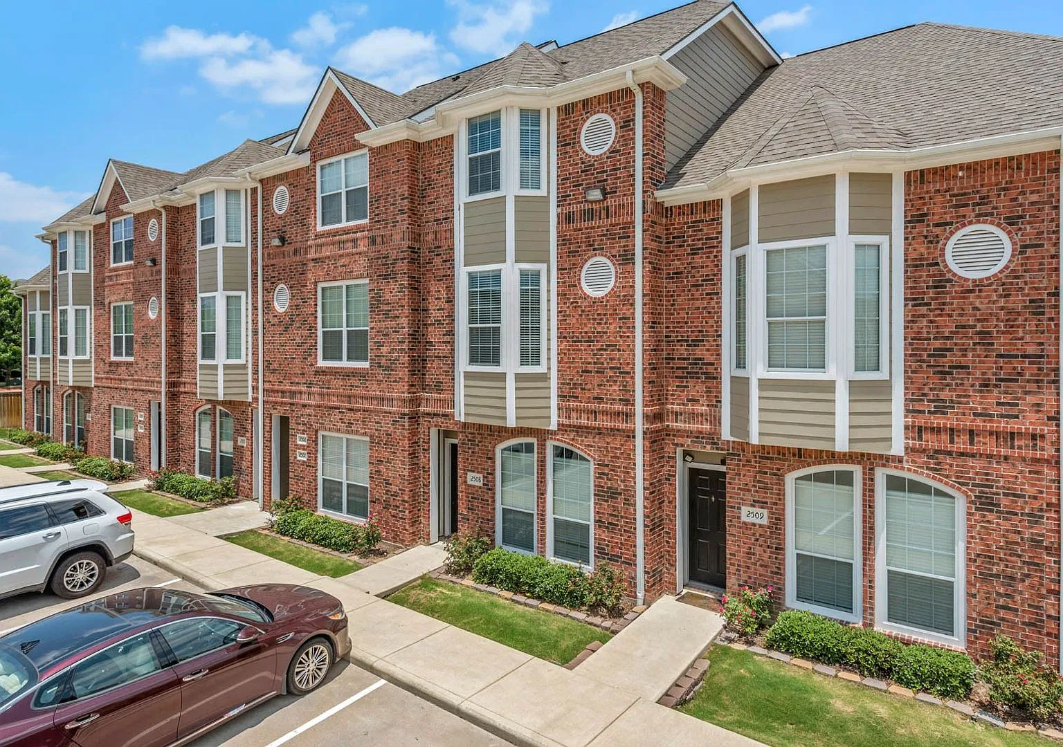 August 2027 Pre-Lease! Spacious 1 Bed 1 Bath At Beautiful Lakeridge! — Photo 1
