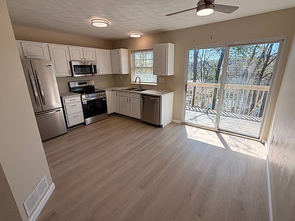 5th image of 1011 Pin Oak Ct