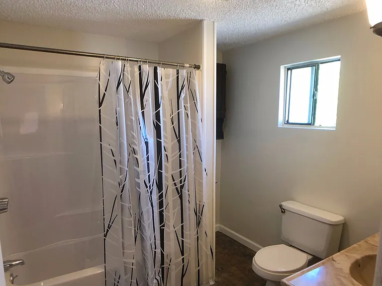 441 Hazelton St — Photo 7