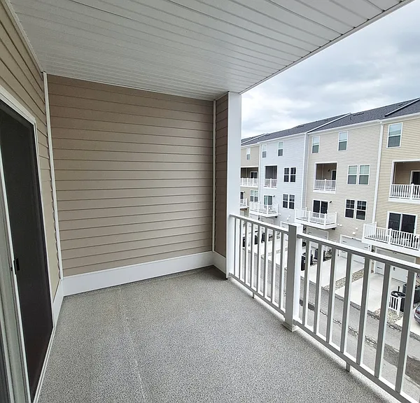 648 Brookwood Glen Ter #B — Photo 12