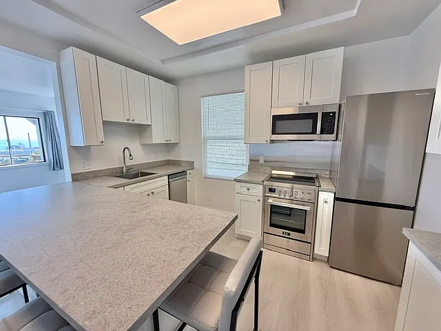 2 bed, 745 sqft, $5,650 — Photo 4