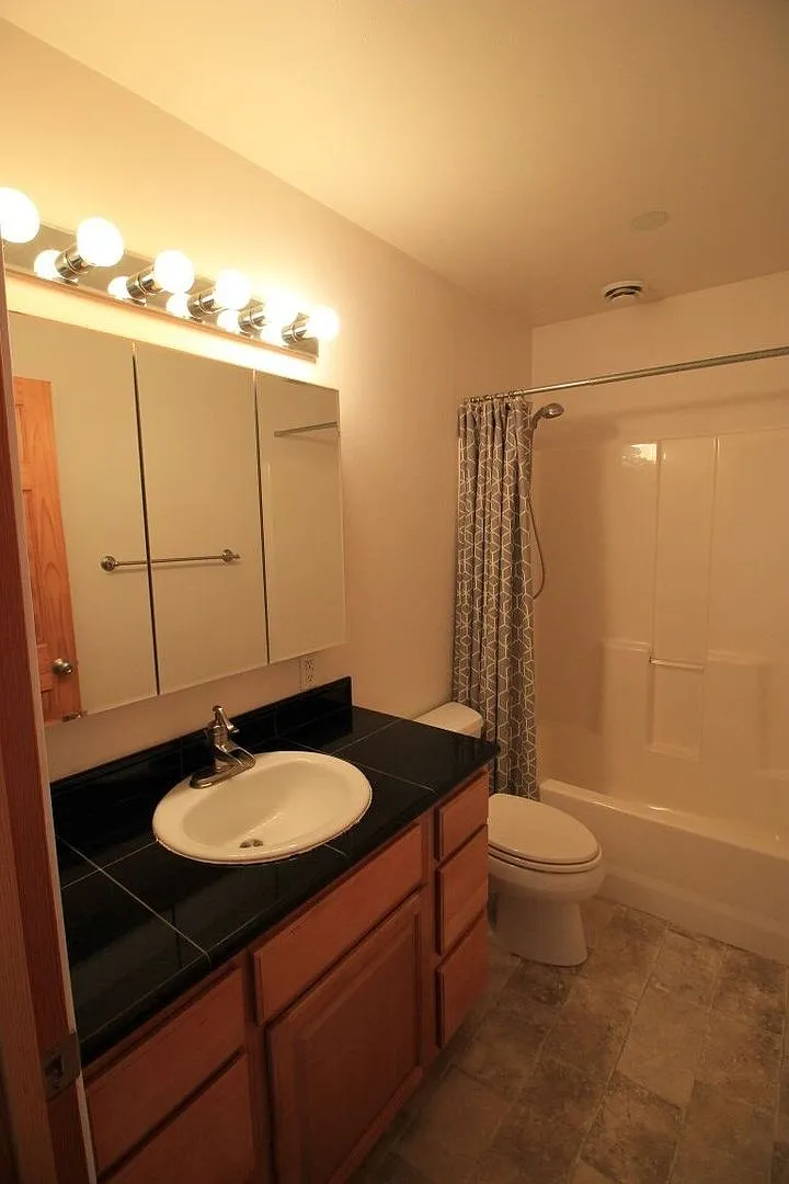 3 Bed/2Ba/2Car heated garage in North Pole. Pets Friendly! — Photo 2