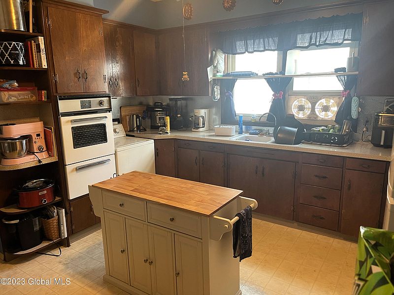4th image of 1126 Chrisler Avenue