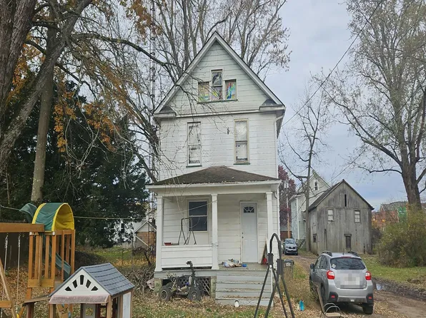 47 1/2 Lincoln Ave, East Palestine, OH 44413