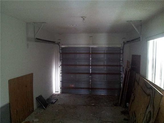 4th image of 8153 Southgate Blvd