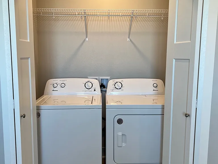 233 NW Greenway Pl — Photo 4