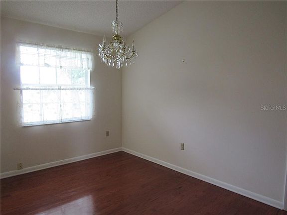 5th image of 26033 Newcombe Cir