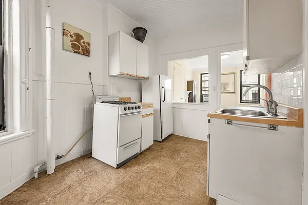 Rented by Charney Real Estate LLC | media 19