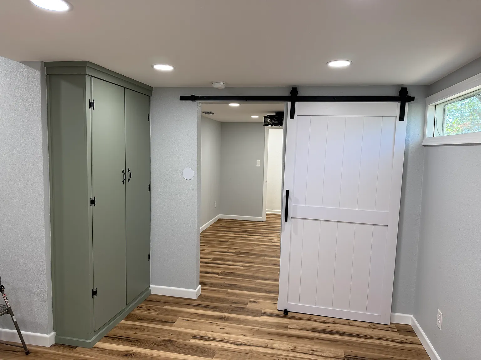 3 bed, 1140 sqft, $2,400 — Photo 3