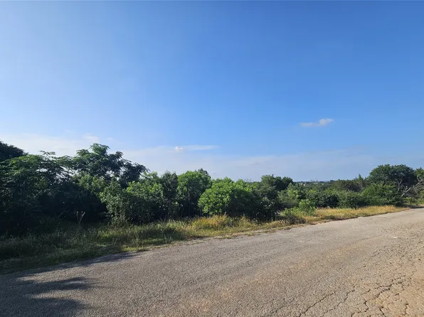 2702 Brazos River Dr, Granbury, TX 76048