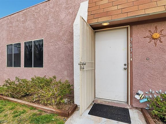 3rd image of 3631 Villa Knolls East Dr