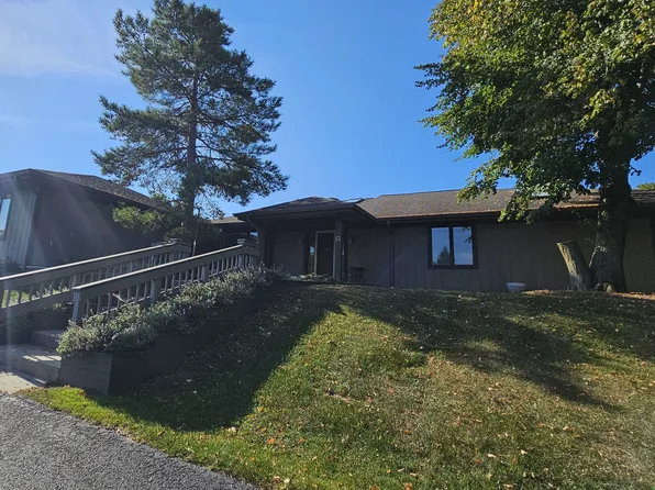 13 Lancelot Ln, Hawthorn Woods, IL 60047