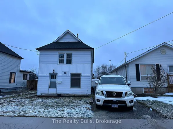 18 Forks Rd E, Welland, ON L3B 5K1