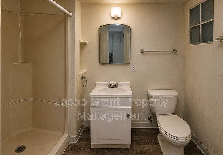 1110 E Lewis St #1/2 — Photo 7