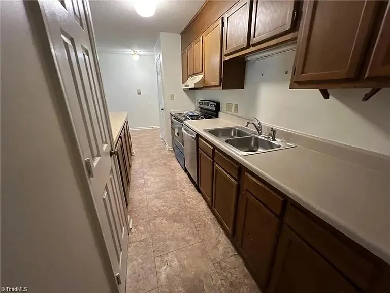 2332 W Vandalia Rd — Photo 7