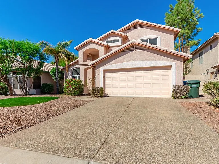 1338 E Grovers Ave — Photo 3