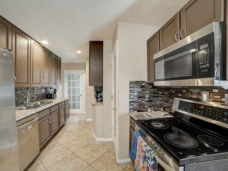 9147 Beechwood Dr — Photo 5