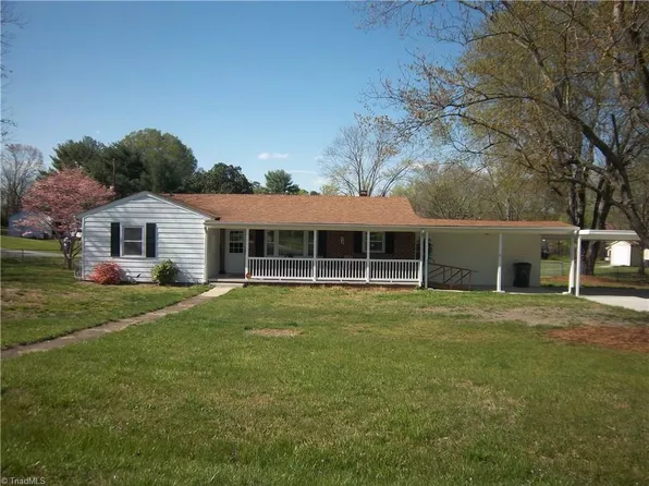 622 Meadowbrook Dr, King, NC 27021