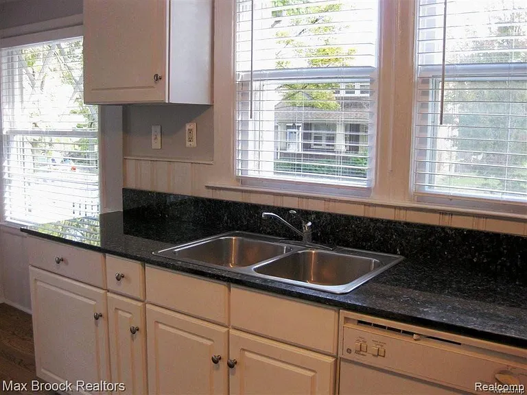 287 Oakland Ave — Photo 5