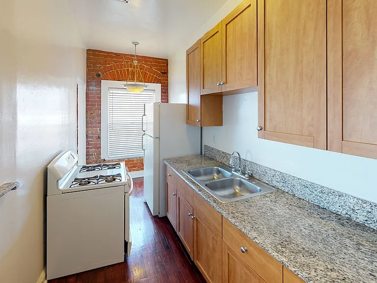Saint Andrews Manor Apartments — Photo 7