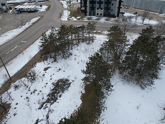3rd image of Lakeside Dr N