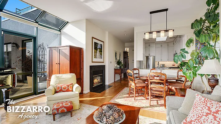 Sold by Bizzarro Agency | media 5