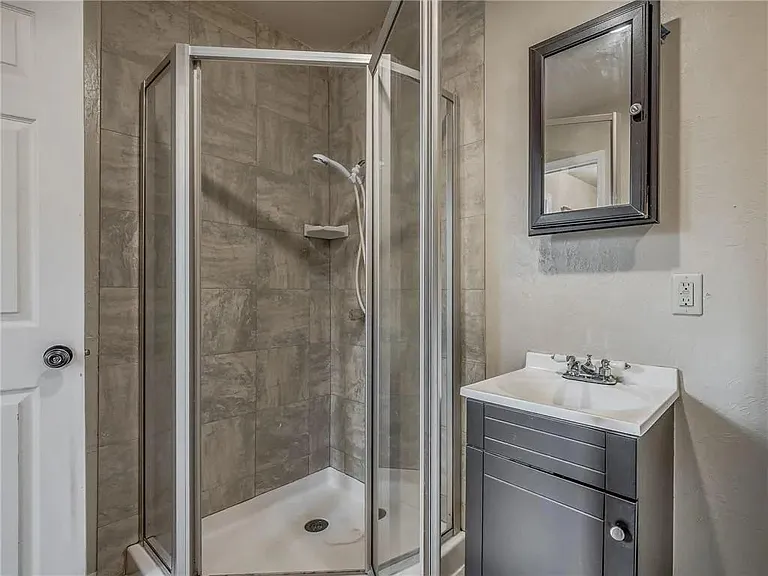 2336 Westlawn Pl — Photo 17