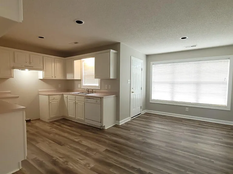 1504 Greys Mill Rd — Photo 4