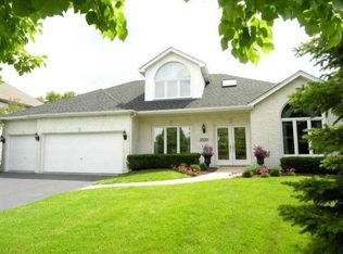 2820 Willow Ridge Dr, Naperville, IL 60564