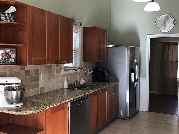 5th image of 604 River Place Ct