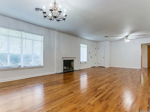5th image of 1016 CANTERBURY HILL ST
