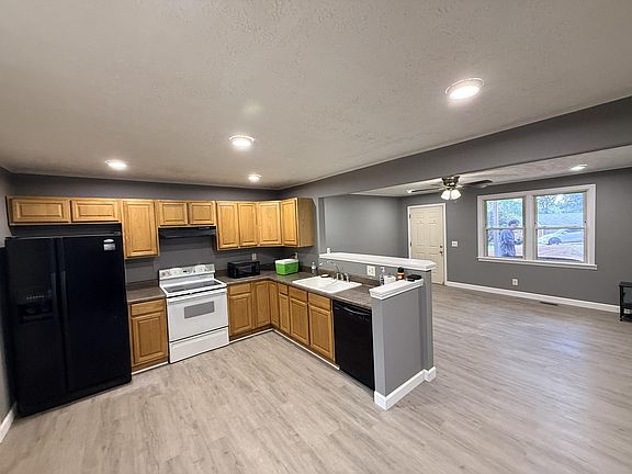 2nd image of 19 Stevenson Ln