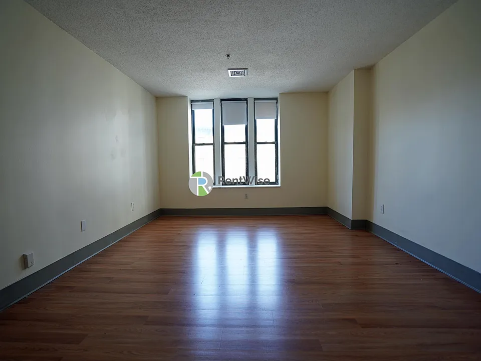 1127 Boylston St #302