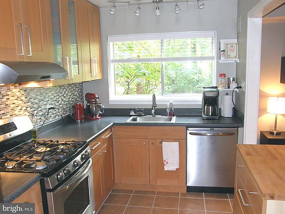 4th image of 10670 Weymouth St APT 3