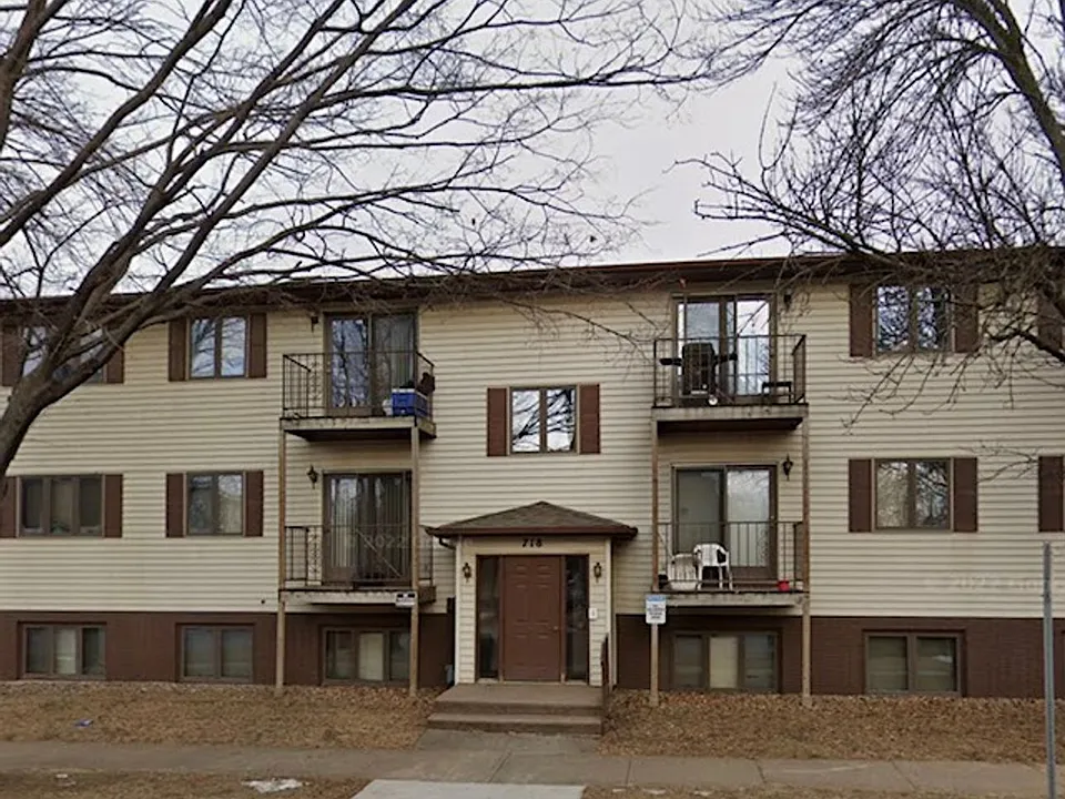718 W 12th St