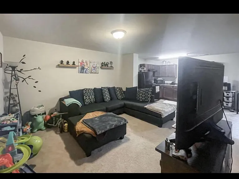 2414 Luxembourg Dr — Photo 2