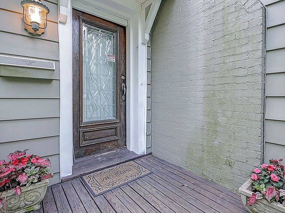 4th image of 512 White Oak Dr