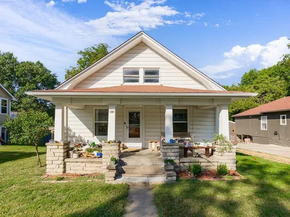 510 Maple Ave, Smithville, MO 64089