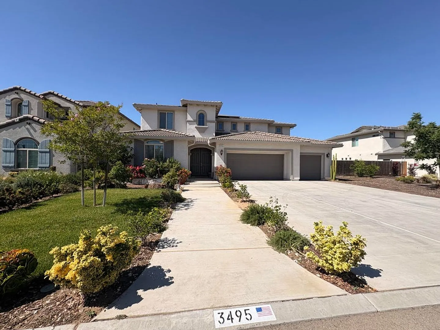 Modern 4 Bedroom, 4 Bathroom Home For Rent in Dinuba — Photo 2