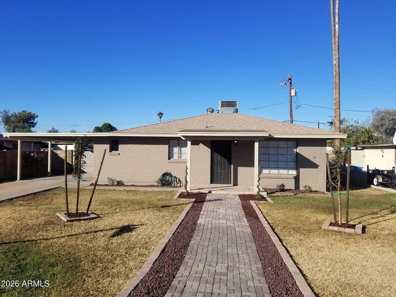 2 bed, 1.0 bath, 832 sqft, $1,999 — Photo 1