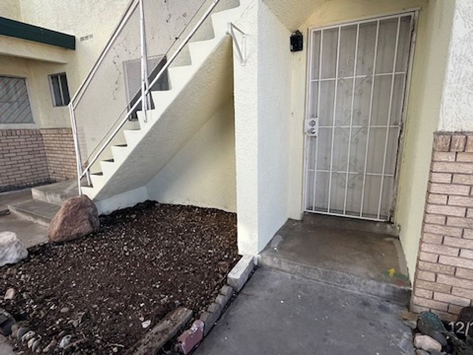 1st image of 310 La Veta Dr NE