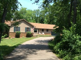 60160 Deer Creek Dr, South Lyon, MI