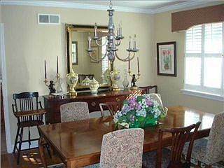 4th image of 2539 Crestwood Dr