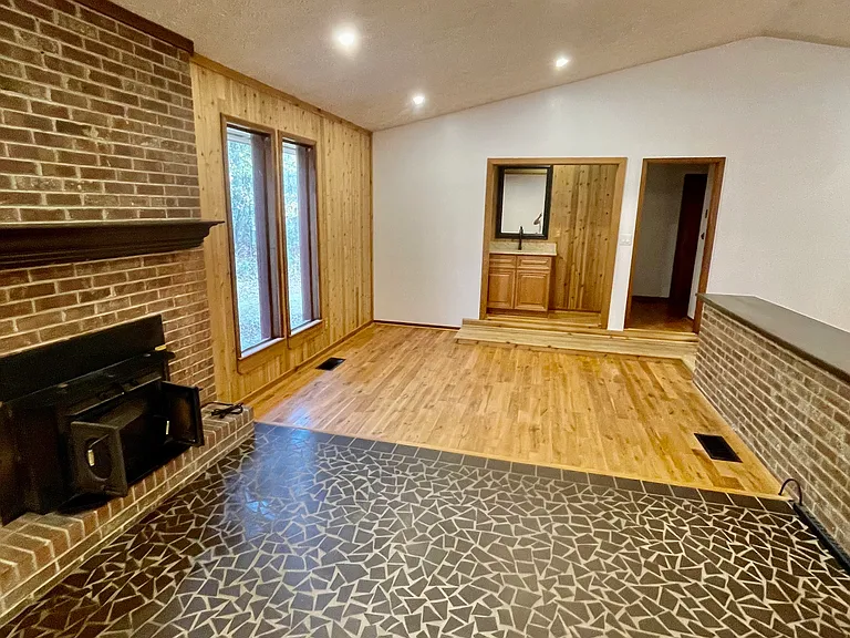 354 Woodcrest Dr — Photo 15