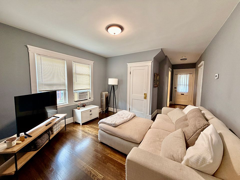 1st image of 39 N Crescent Circuit Suite 1
