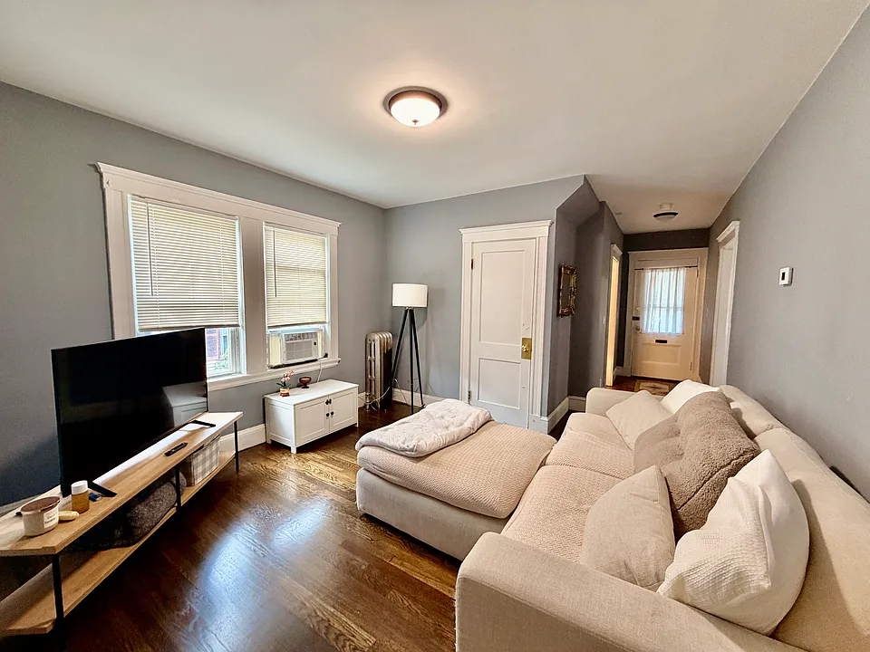 39 N Crescent Circuit #1