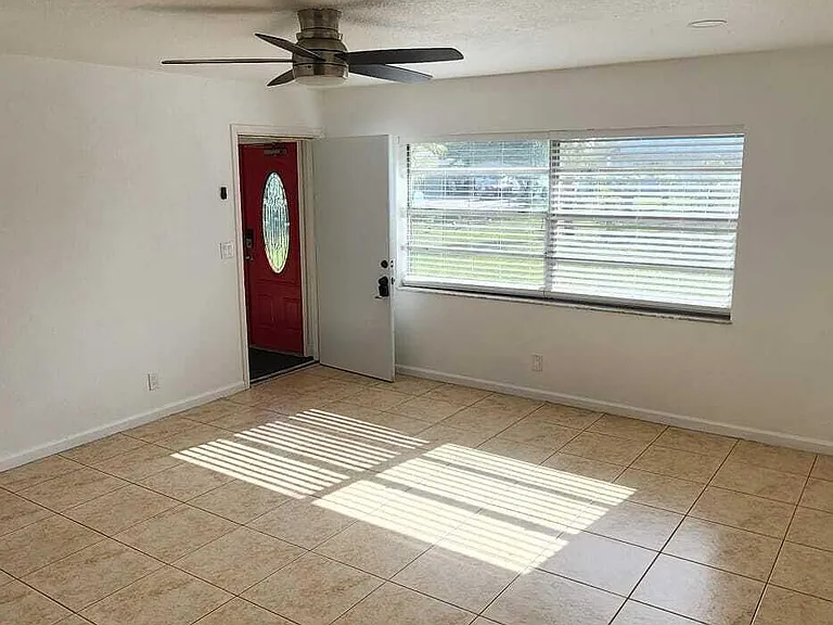 340 Walker Ave — Photo 2